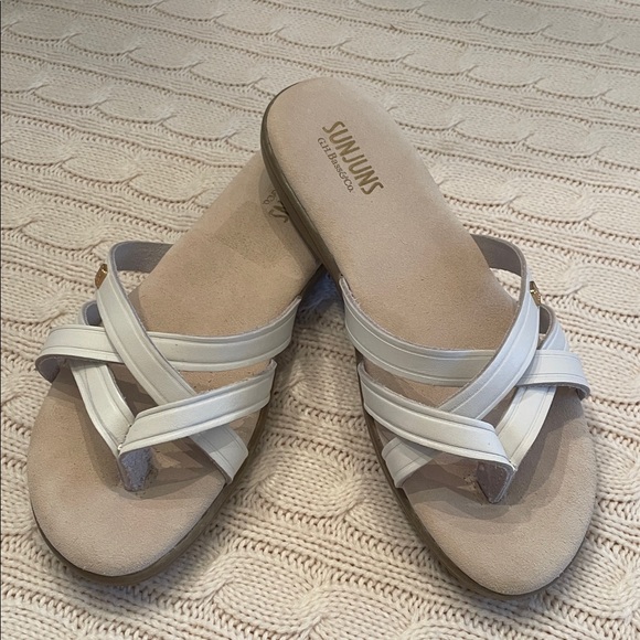 G. H. BASS SUNJUNS sz 5 White LEATHER SHARON STRAPPY FLATS SANDALS FLIPFLOPS - Picture 1 of 12